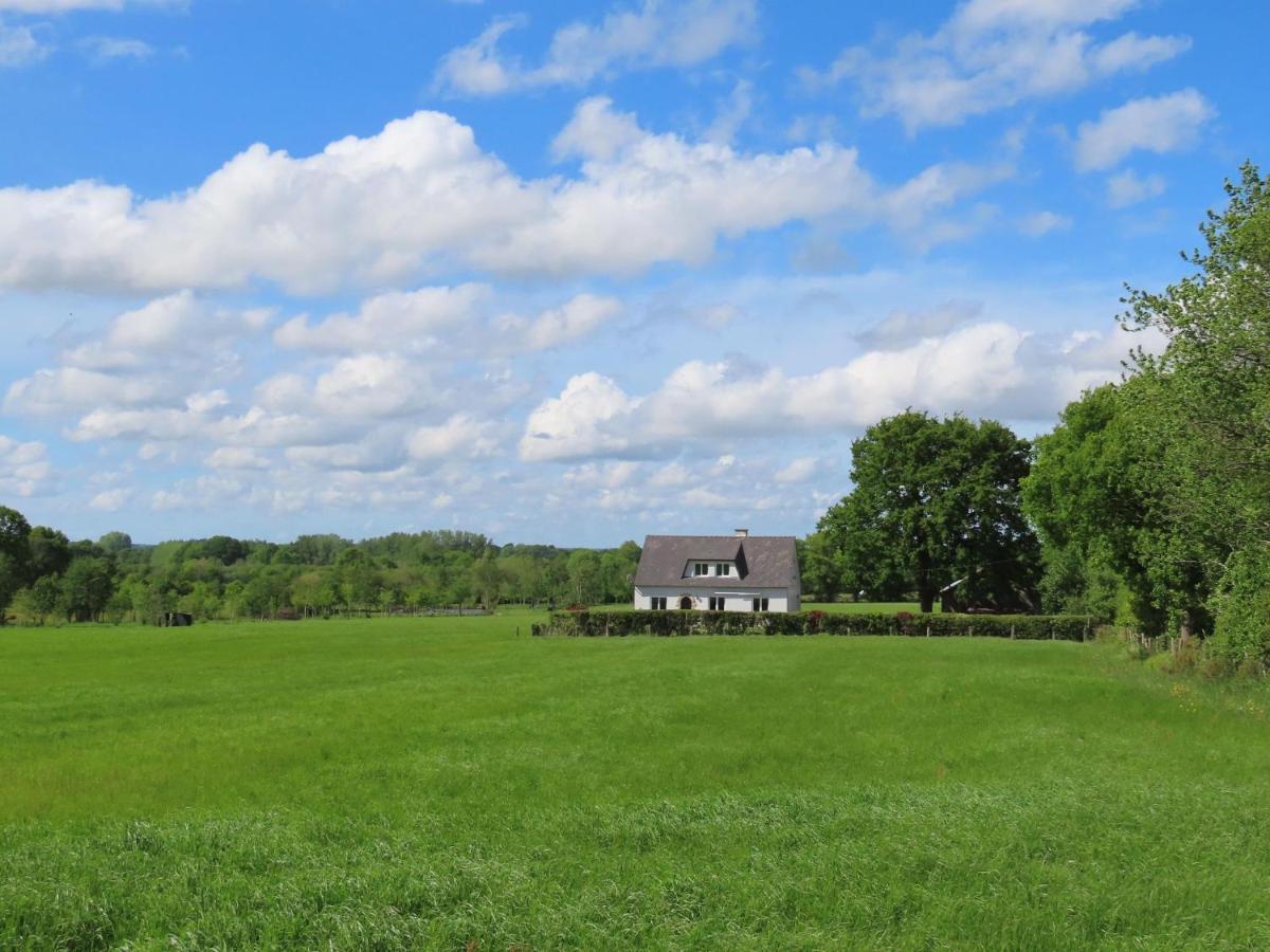 La Maison Aux Pignons Verts La Chapelle-Saint-Aubert Buitenkant foto